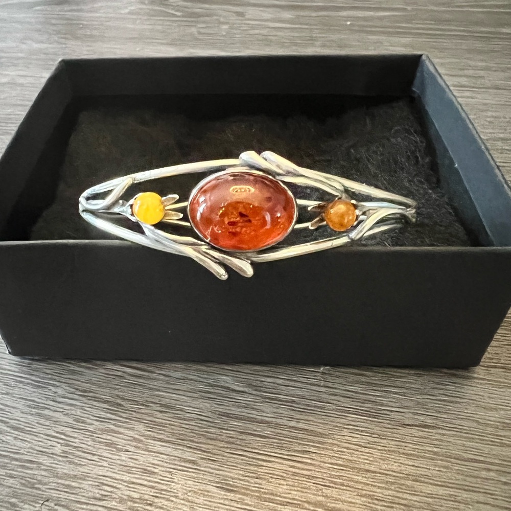 Bangle bracelet